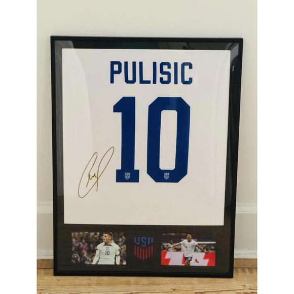 Christian Pulisic #10 USA National Team Framed Jersey – Printed Signature –